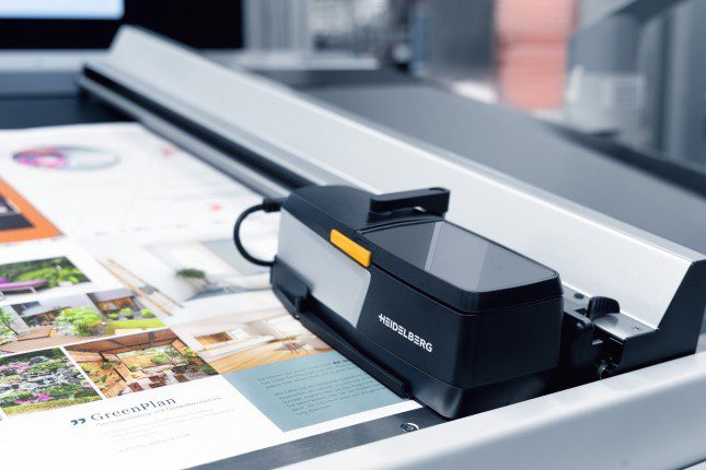 color measurement with the high-precision spectrophotometer from Heidelberg.