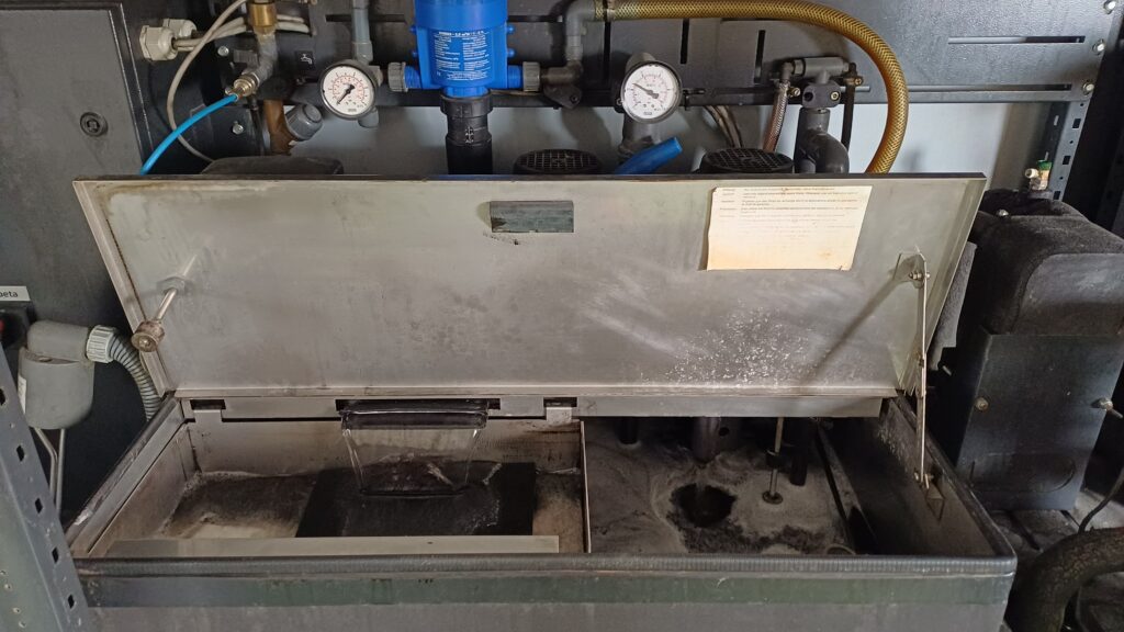 dampening system is the main factor for correct ink–water balance on an offset press.